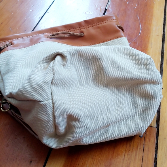 Drawstring Camera Bag with Strap - Picture 4 of 8